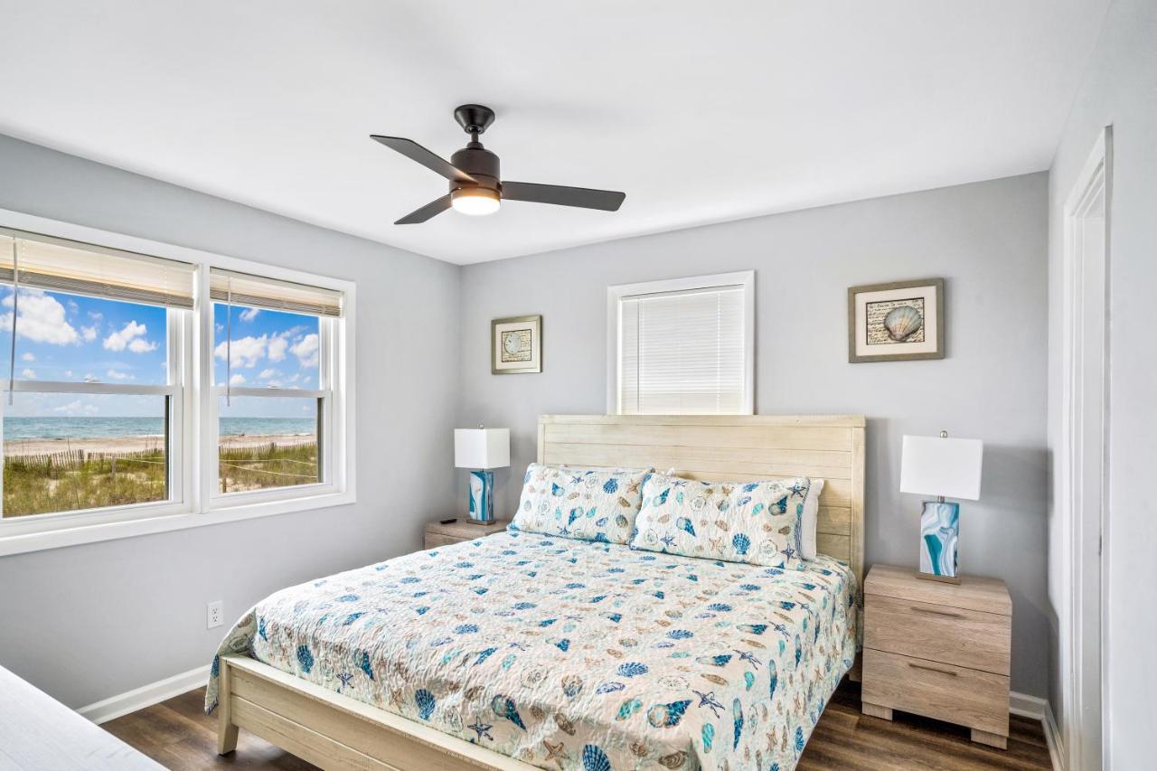 Vila Ocean Daze - Sleeps 22, Direct Oceanfront, Renovated May 2022 Holden Beach Exteriér fotografie