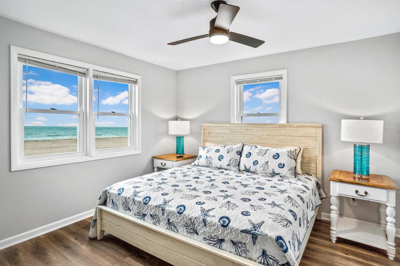 Vila Ocean Daze - Sleeps 22, Direct Oceanfront, Renovated May 2022 Holden Beach Exteriér fotografie